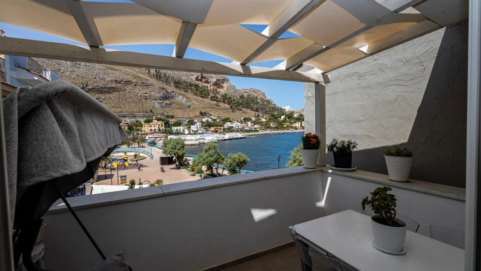 La Piazzetta A Mare Holiday House Sferracavallo Gasthuis