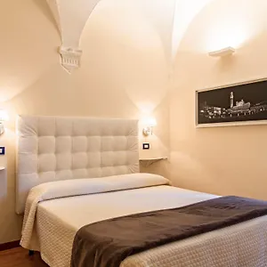 Quattro Cantoni 2*, Siena Italia