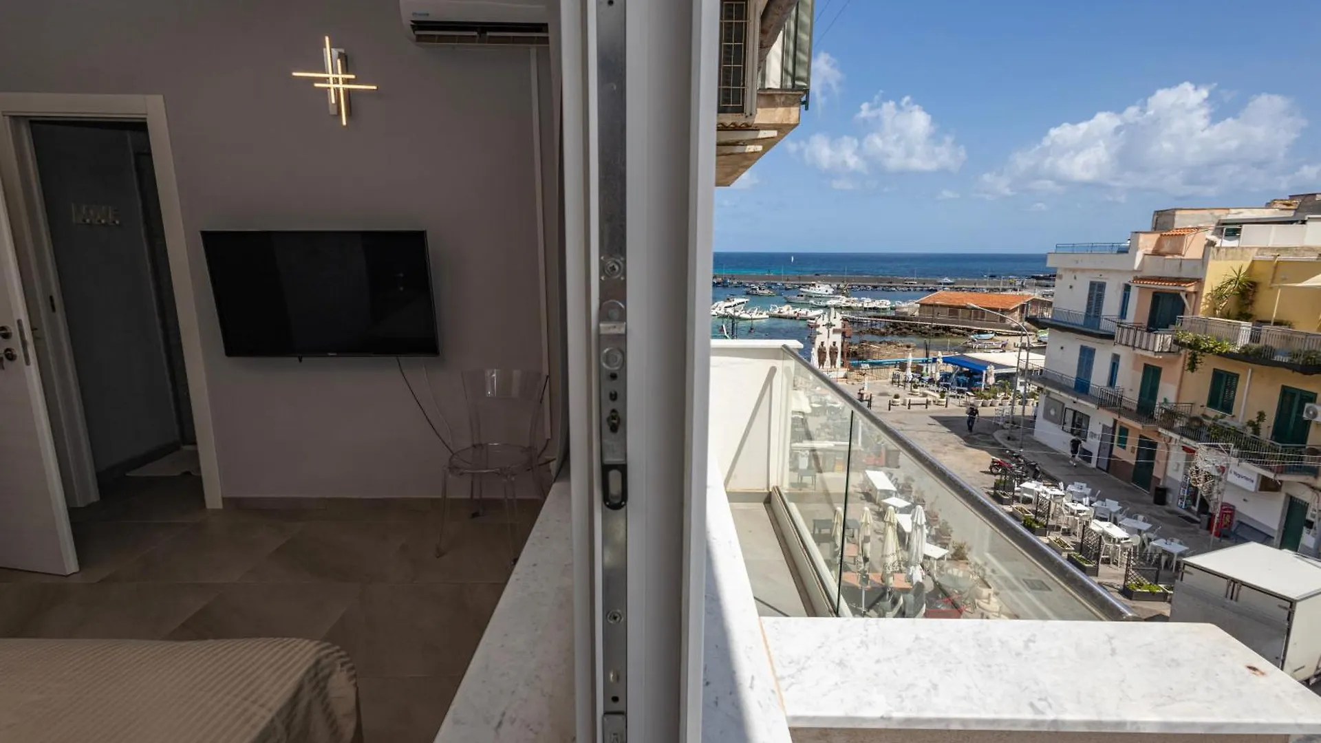 La Piazzetta A Mare Holiday House Sferracavallo Gæstehus