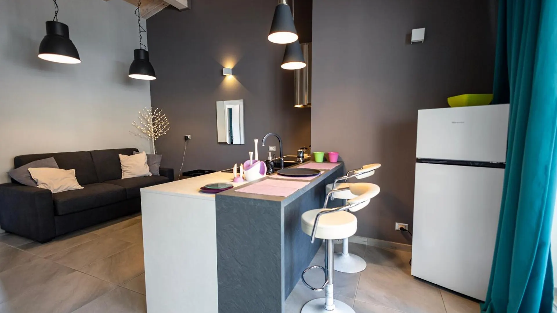 Affittacamere La Piazzetta A Mare Holiday House Sferracavallo